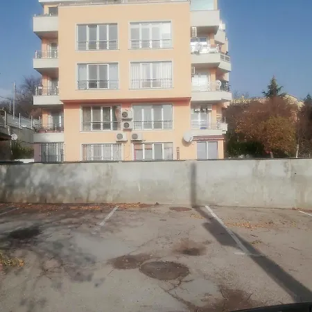Saint Nicholas Lovely 2 Bedroom With Sunny Garden Apartment