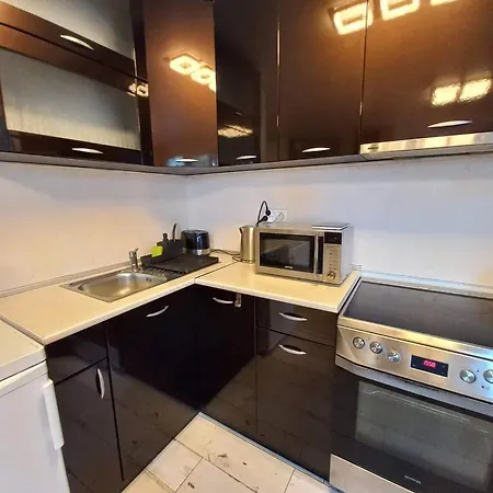 Saint Nicholas Lovely 2 Bedroom With Sunny Garden Apartment