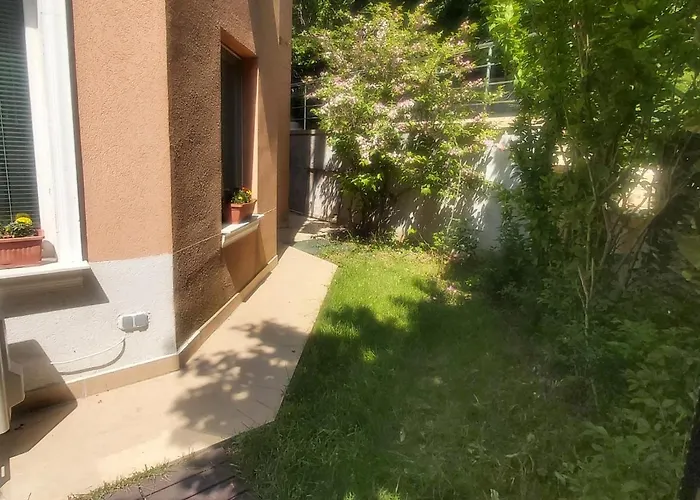 Lejlighed Saint Nicholas Lovely 2 Bedroom With Sunny Garden Varna