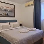 Saint Nicholas Lovely 2 Bedroom With Sunny Garden Апартаменты Варна