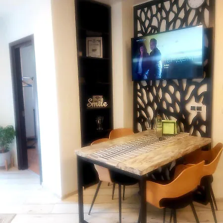 Saint Nicholas Lovely 2 Bedroom With Sunny Garden ヴァルナ