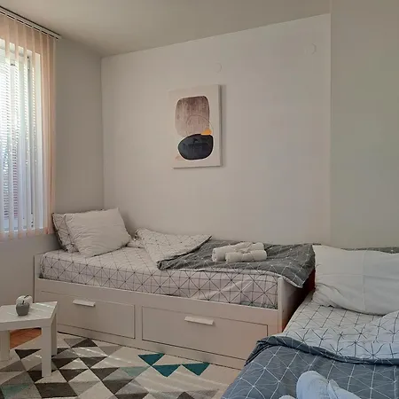 Saint Nicholas Lovely 2 Bedroom With Sunny Garden * ヴァルナ