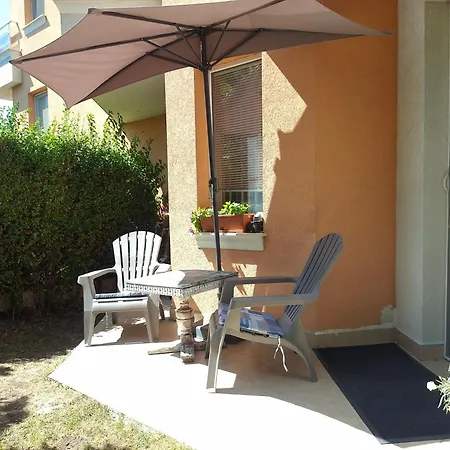 Saint Nicholas Lovely 2 Bedroom With Sunny Garden ヴァルナ