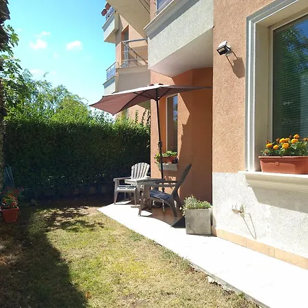 Saint Nicholas Lovely 2 Bedroom With Sunny Garden Апартаменты Варна