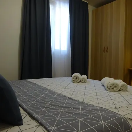 アパート Saint Nicholas Lovely 2 Bedroom With Sunny Garden ヴァルナ