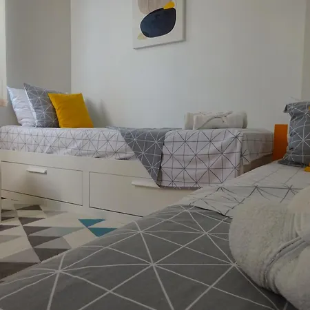 Saint Nicholas Lovely 2 Bedroom With Sunny Garden ヴァルナ