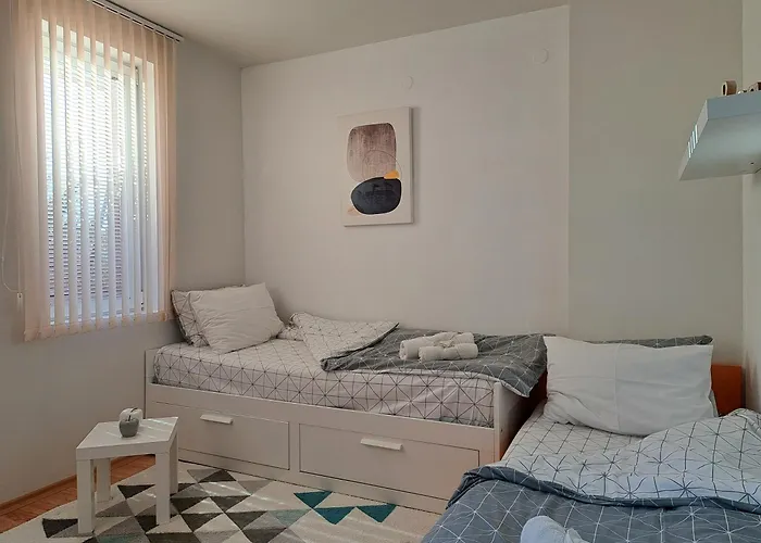 Saint Nicholas Lovely 2 Bedroom With Sunny Garden * Varna